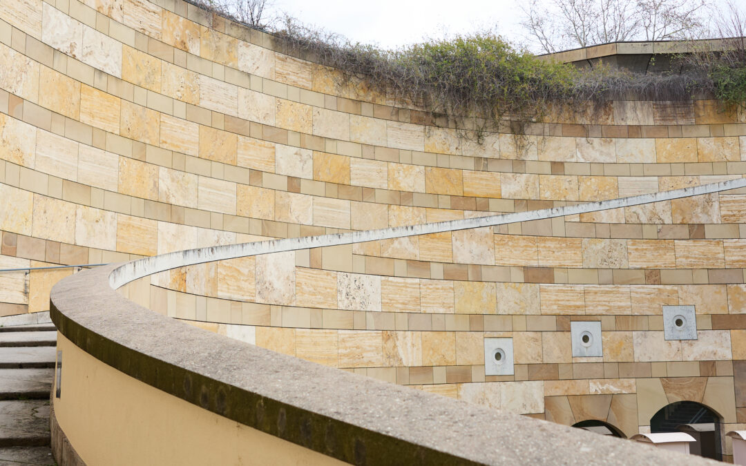 Erkundung des ikonischen Skulpturenhofs in Stuttgart